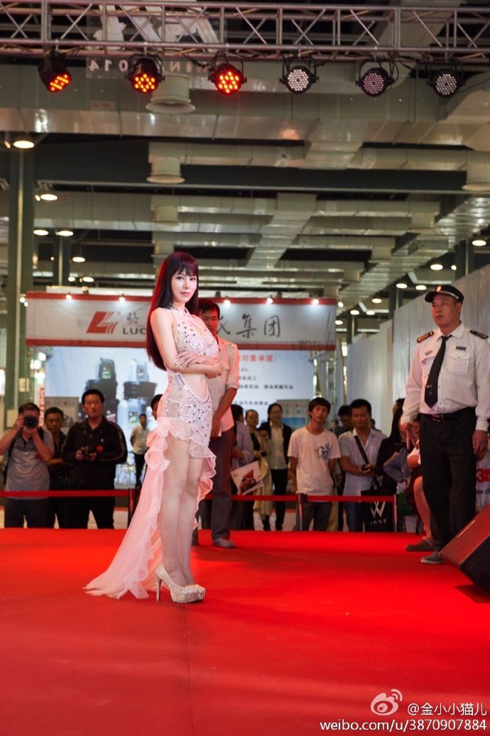 中国版乳神冲田杏梨 金小小猫儿性感写真