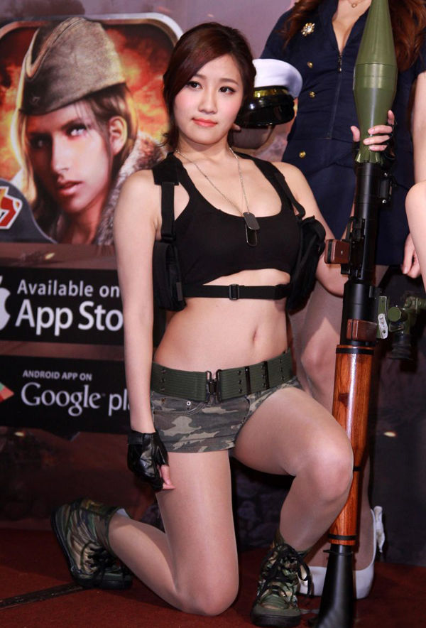 台湾女星性感着装出席怒火奇兵游戏活动羞曝闺房趣事