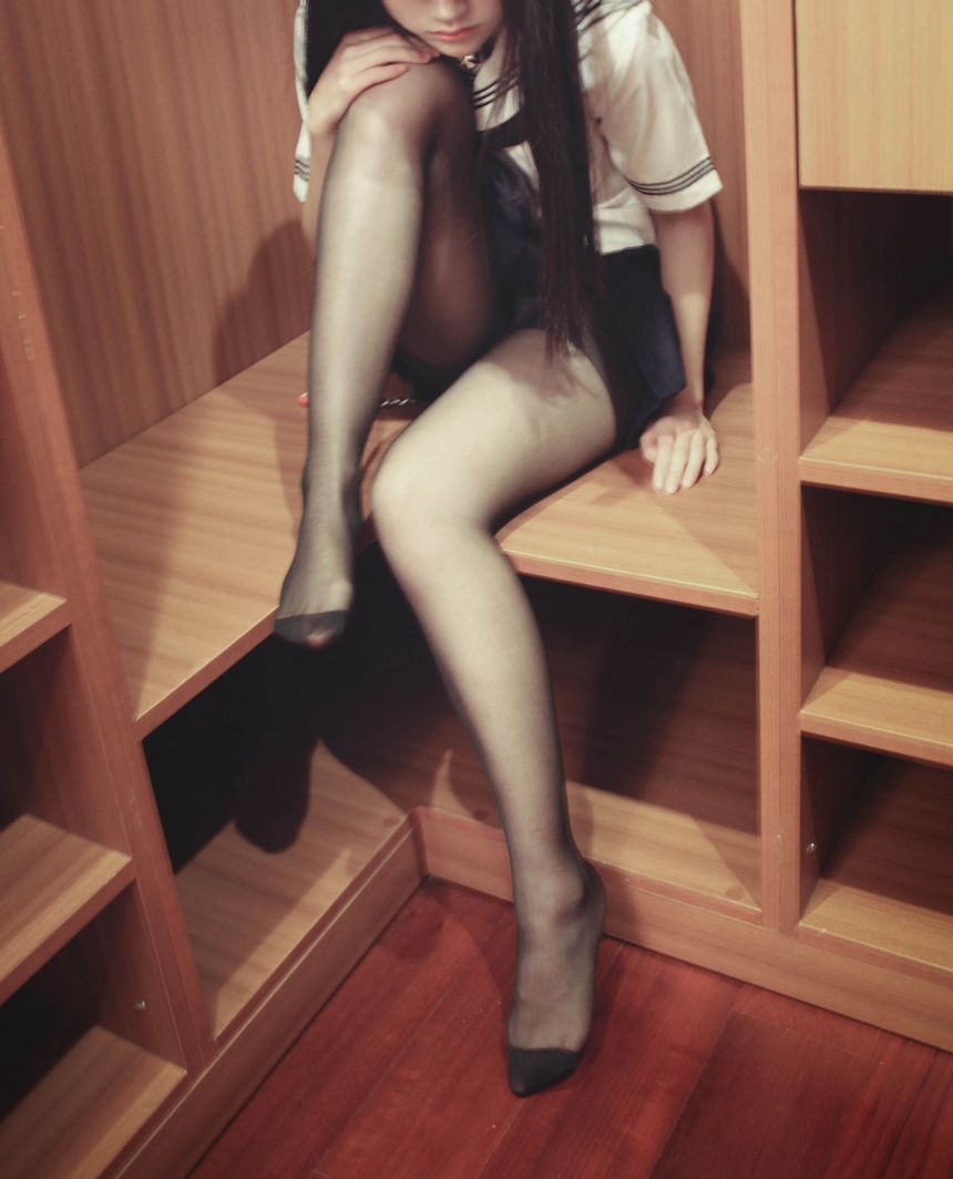 团子VIP会员套图系列-JK黑脚少女无圣光套图[70P]
