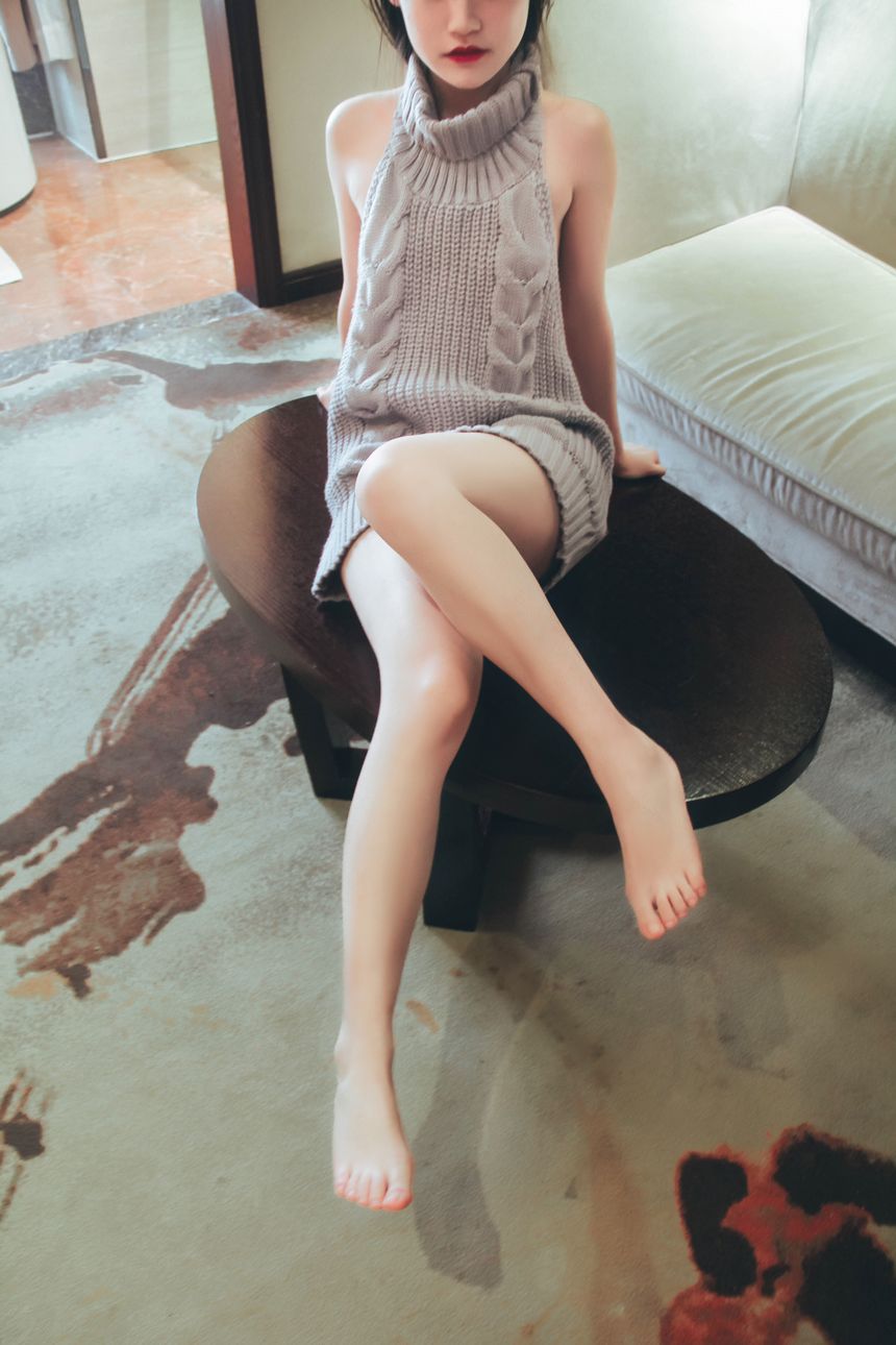 团子最新作品VIP会员套图系列-毛衣少女[81P]