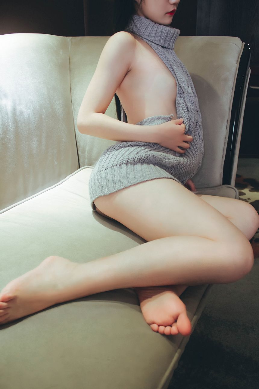 团子最新作品VIP会员套图系列-毛衣少女[81P]