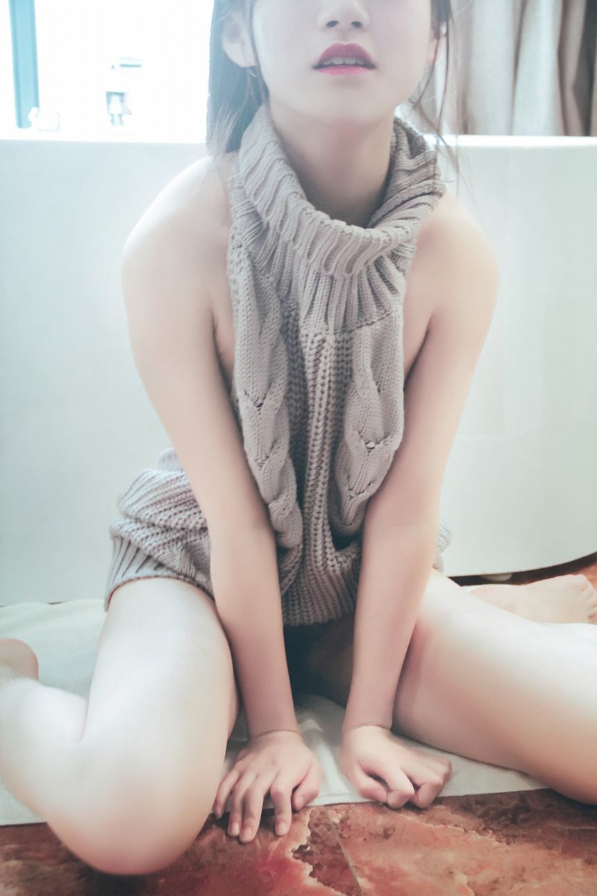 团子最新作品VIP会员套图系列-毛衣少女[81P]
