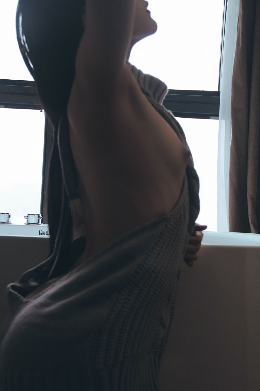 团子最新作品VIP会员套图系列-毛衣少女[81P]