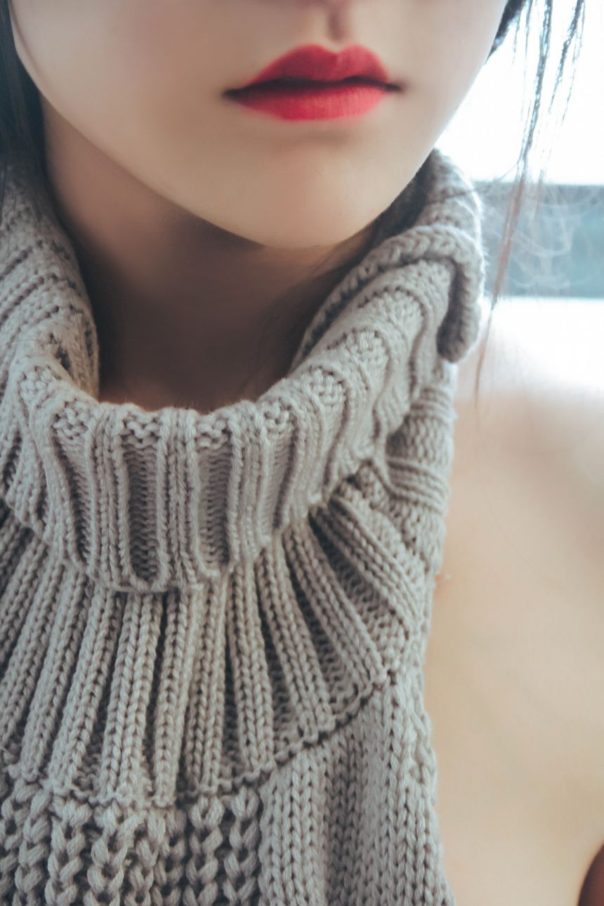 团子最新作品VIP会员套图系列-毛衣少女[81P]