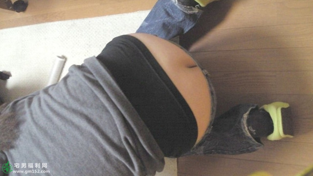 宅男福利：街拍低腰裤美女！