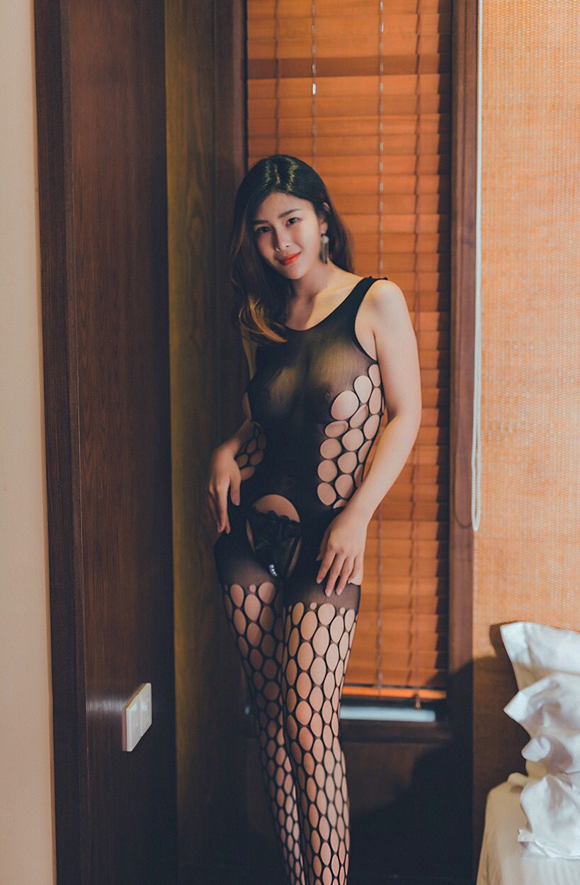 微博女神闫盼盼7月最新VIP无圣光套图[186P]