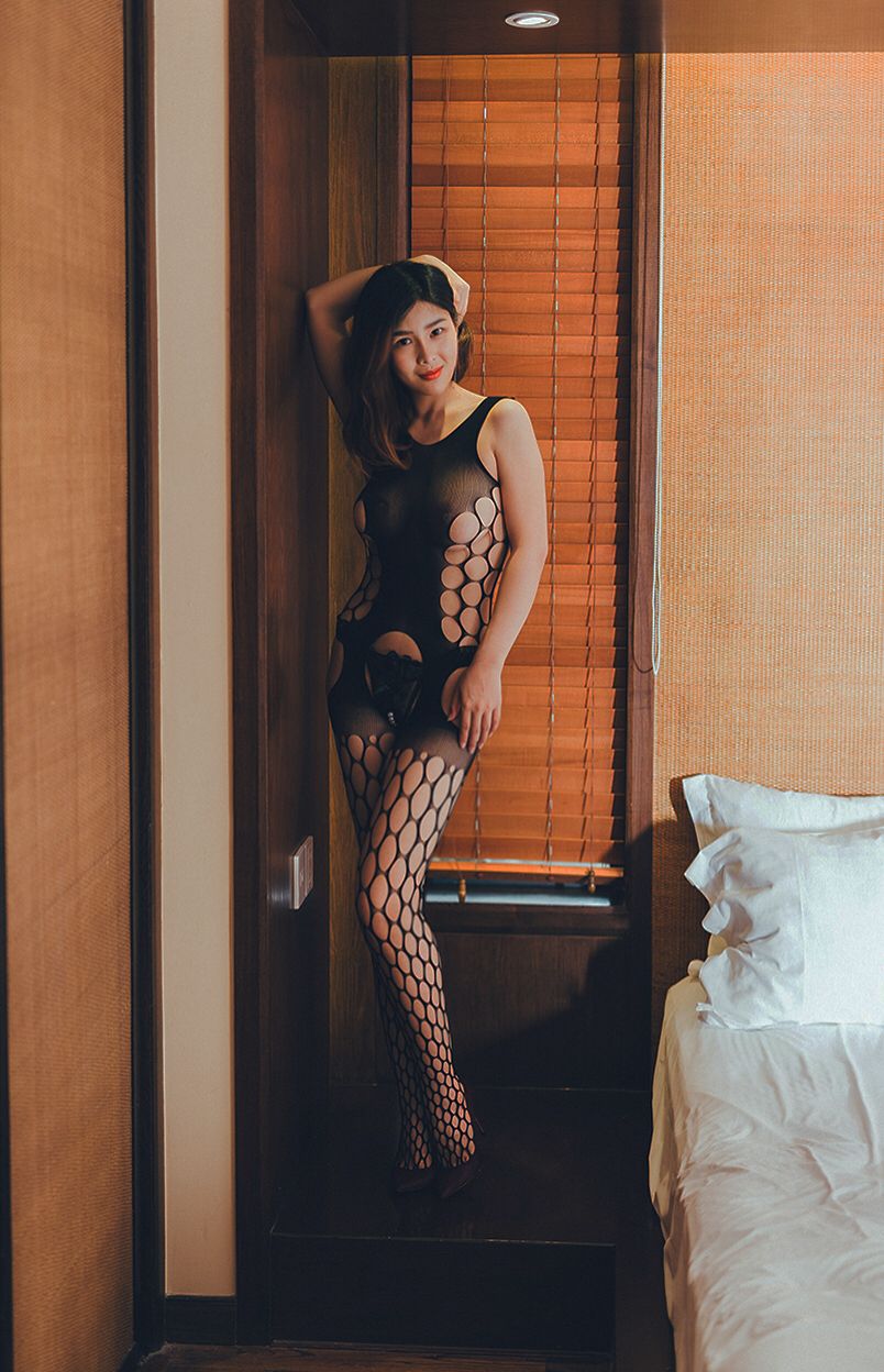 微博女神闫盼盼7月最新VIP无圣光套图[186P]