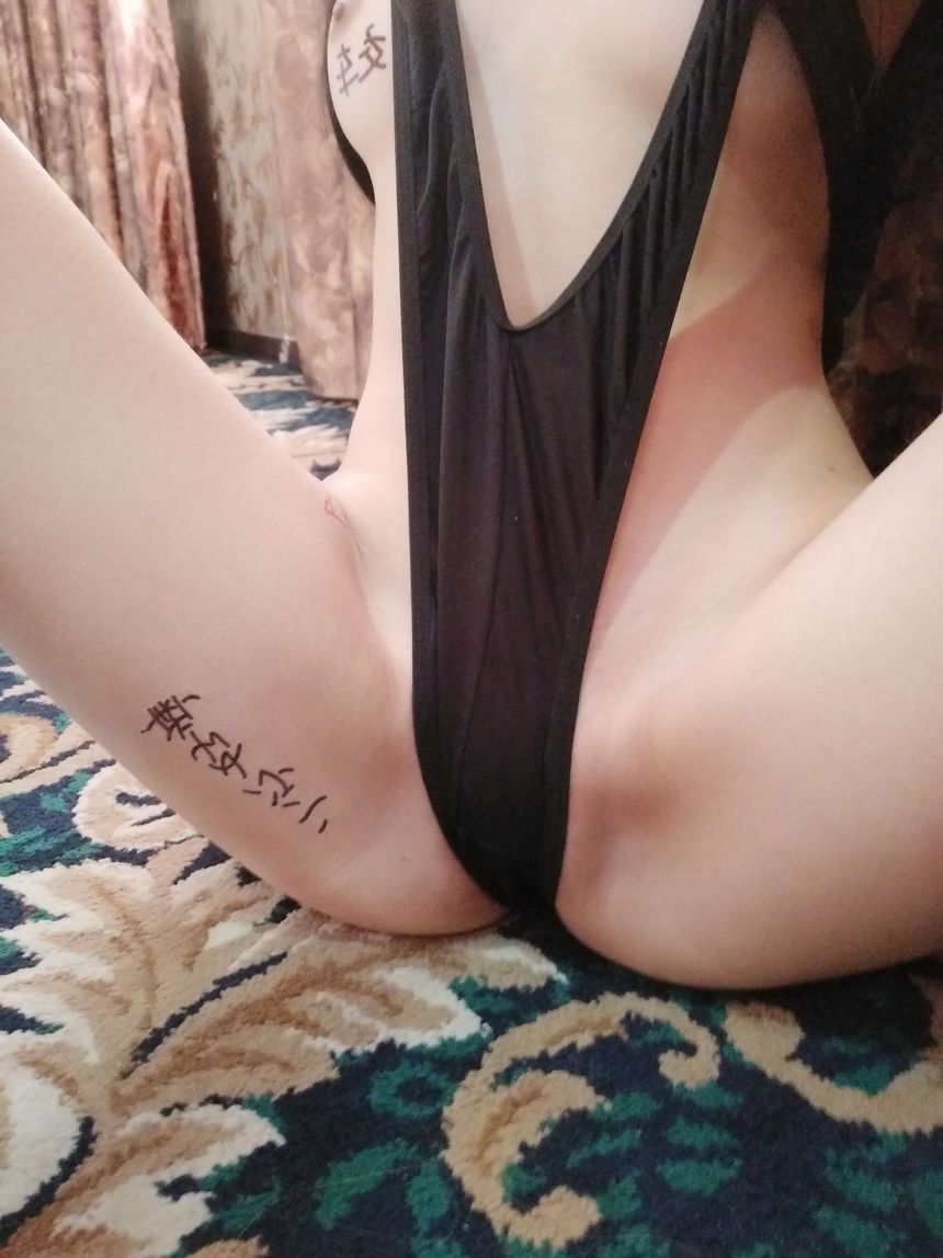 微博萌妹子福利姬爱笑的笑笑V字死库水VIP无圣光套图[51P]