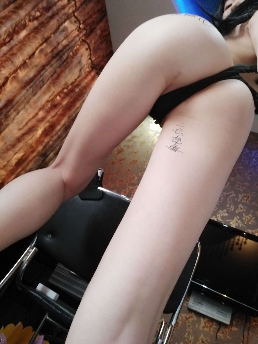 微博萌妹子福利姬爱笑的笑笑V字死库水VIP无圣光套图[51P]