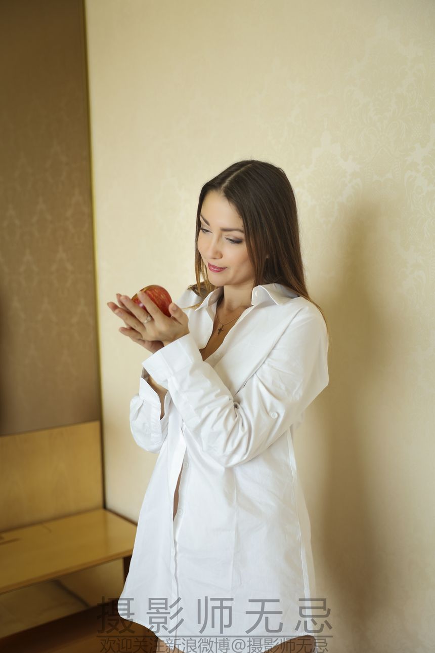 无忌影社出品乌克兰白丝无内空姐无圣光套图[81P]