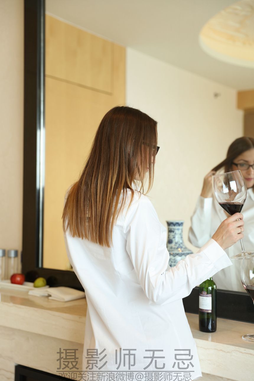 无忌影社出品乌克兰白丝无内空姐无圣光套图[81P]