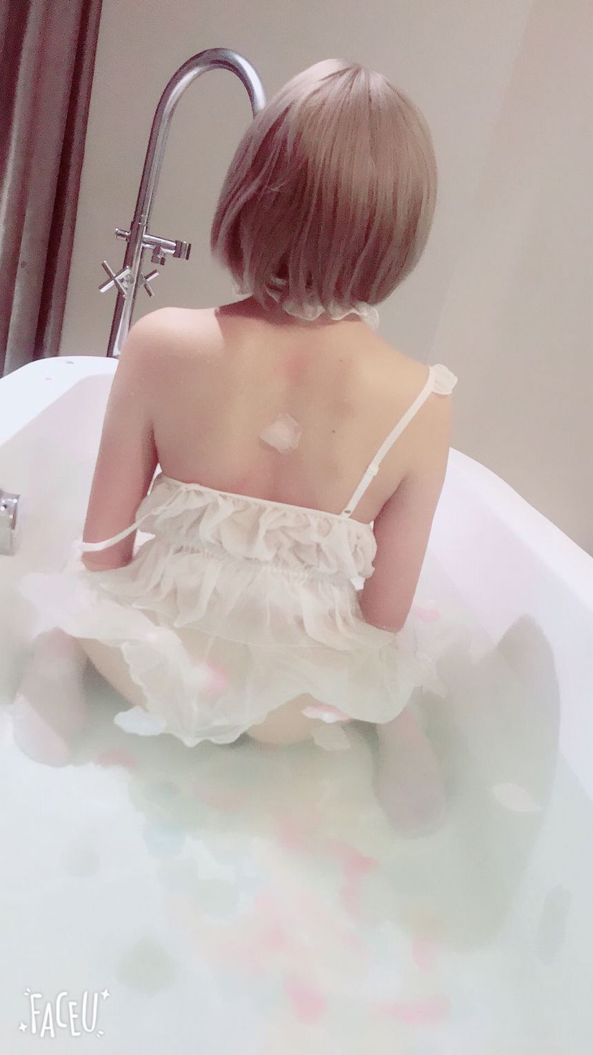 极品网络红人日奈森果浴室里的小天使[68P]