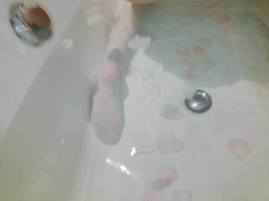 极品网络红人日奈森果浴室里的小天使[68P]