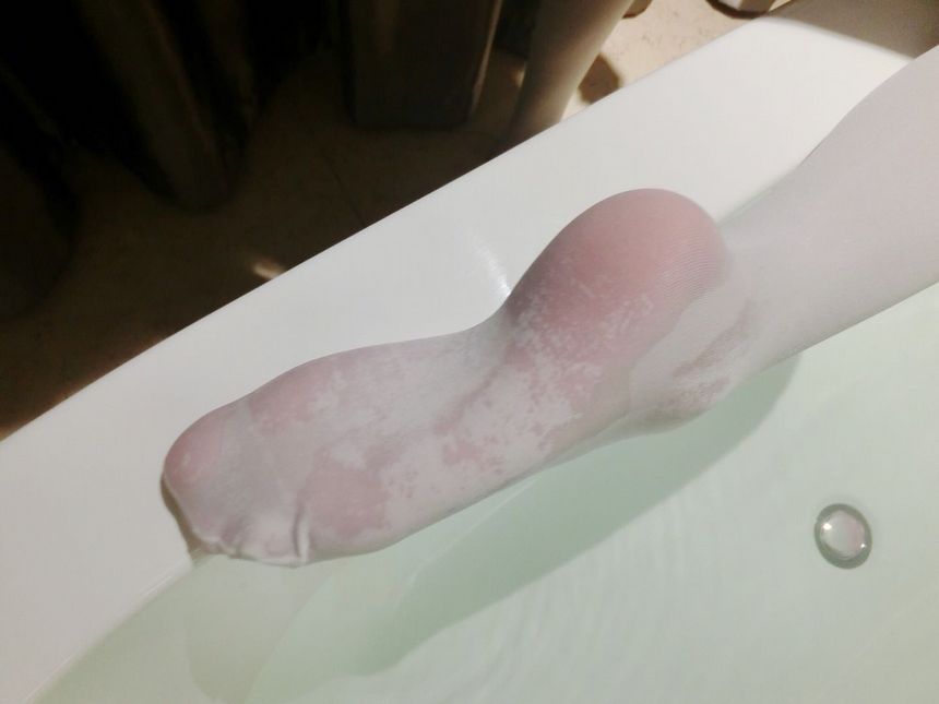 极品网络红人日奈森果浴室里的小天使[68P]