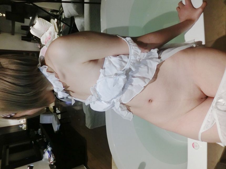 极品网络红人日奈森果浴室里的小天使[68P]