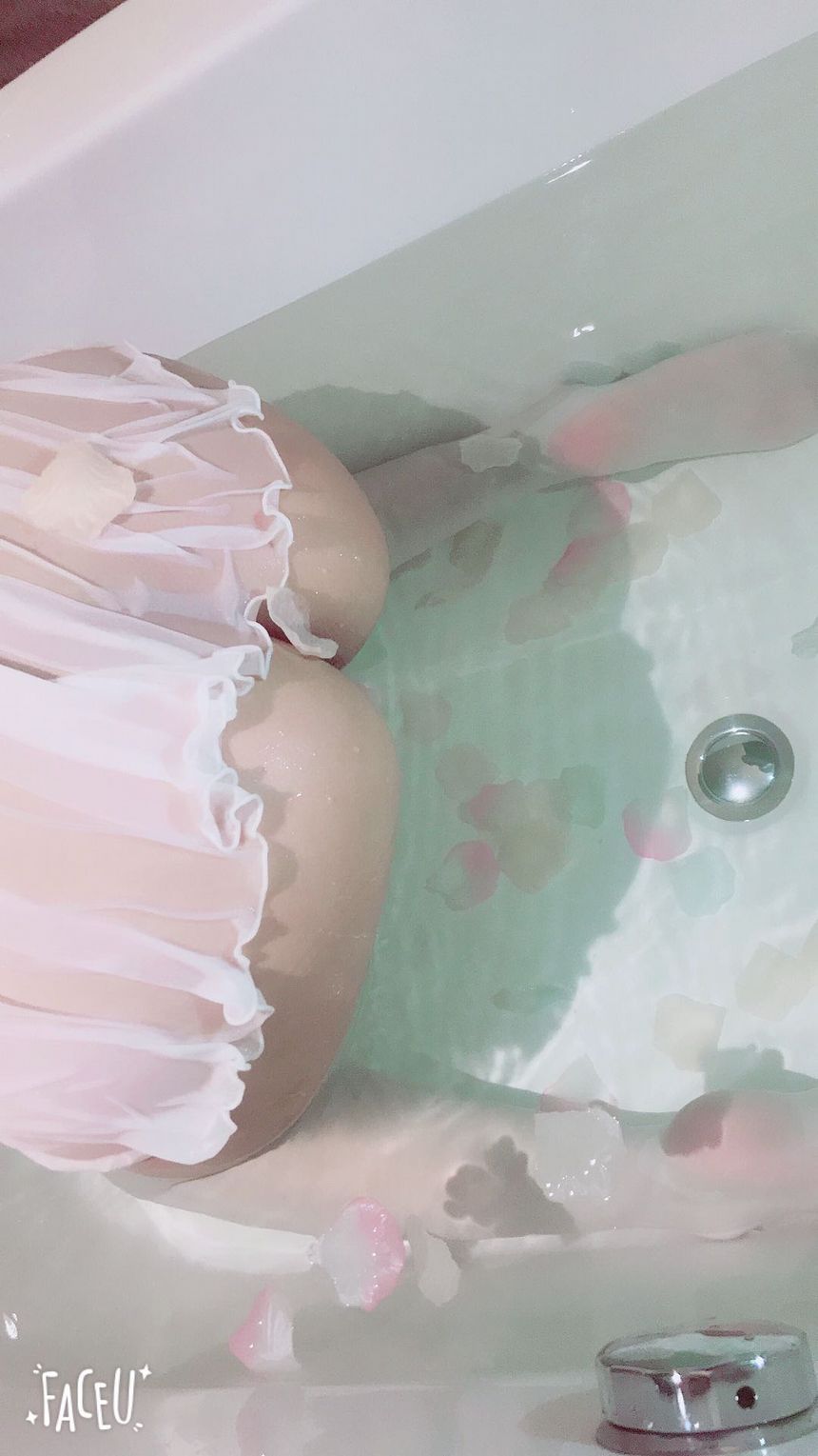 极品网络红人日奈森果浴室里的小天使[68P]