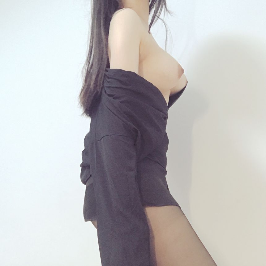极品网络红人芝麻酱黑丝女秘书无圣光套图[26P]