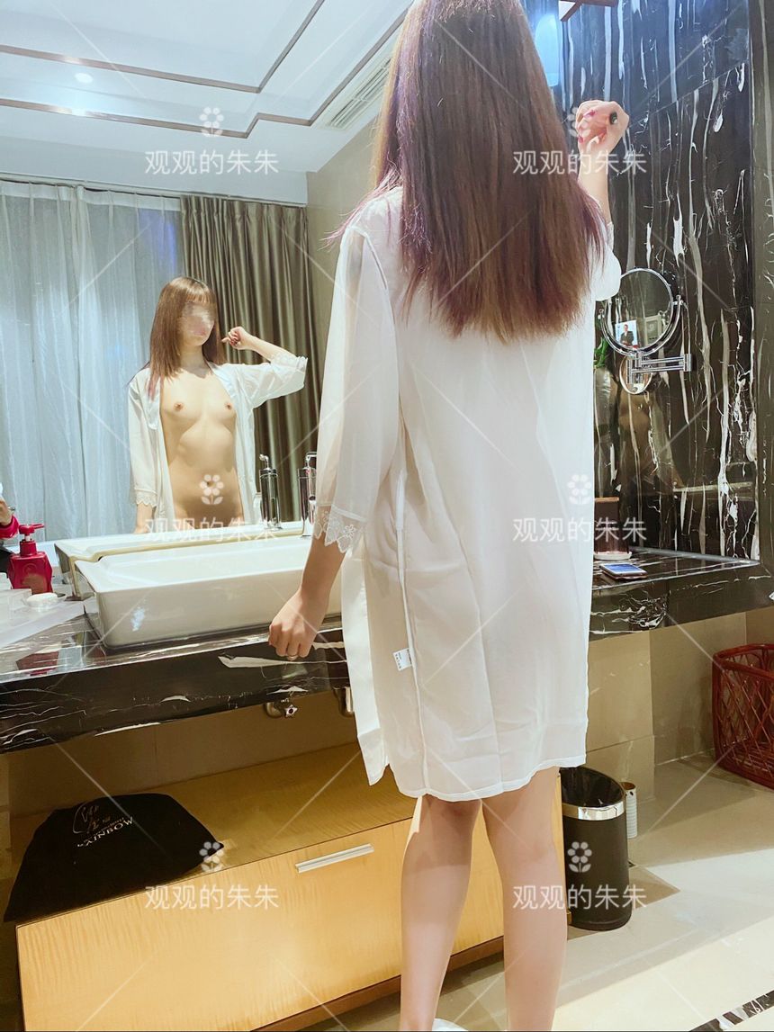 极品网络红人观观的朱朱无圣光套图（四）[111P]