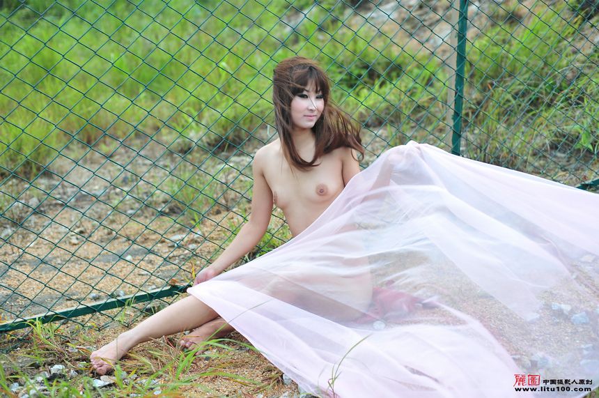 极品美模伊娜私拍无圣光套图[55P]