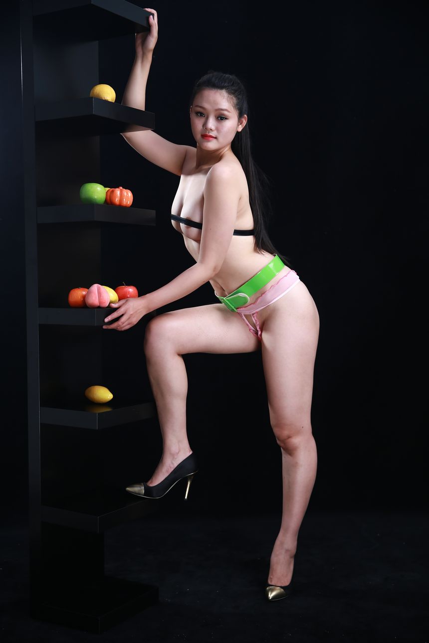 极品美模日月阿蜜私拍撸至深套图[92P]