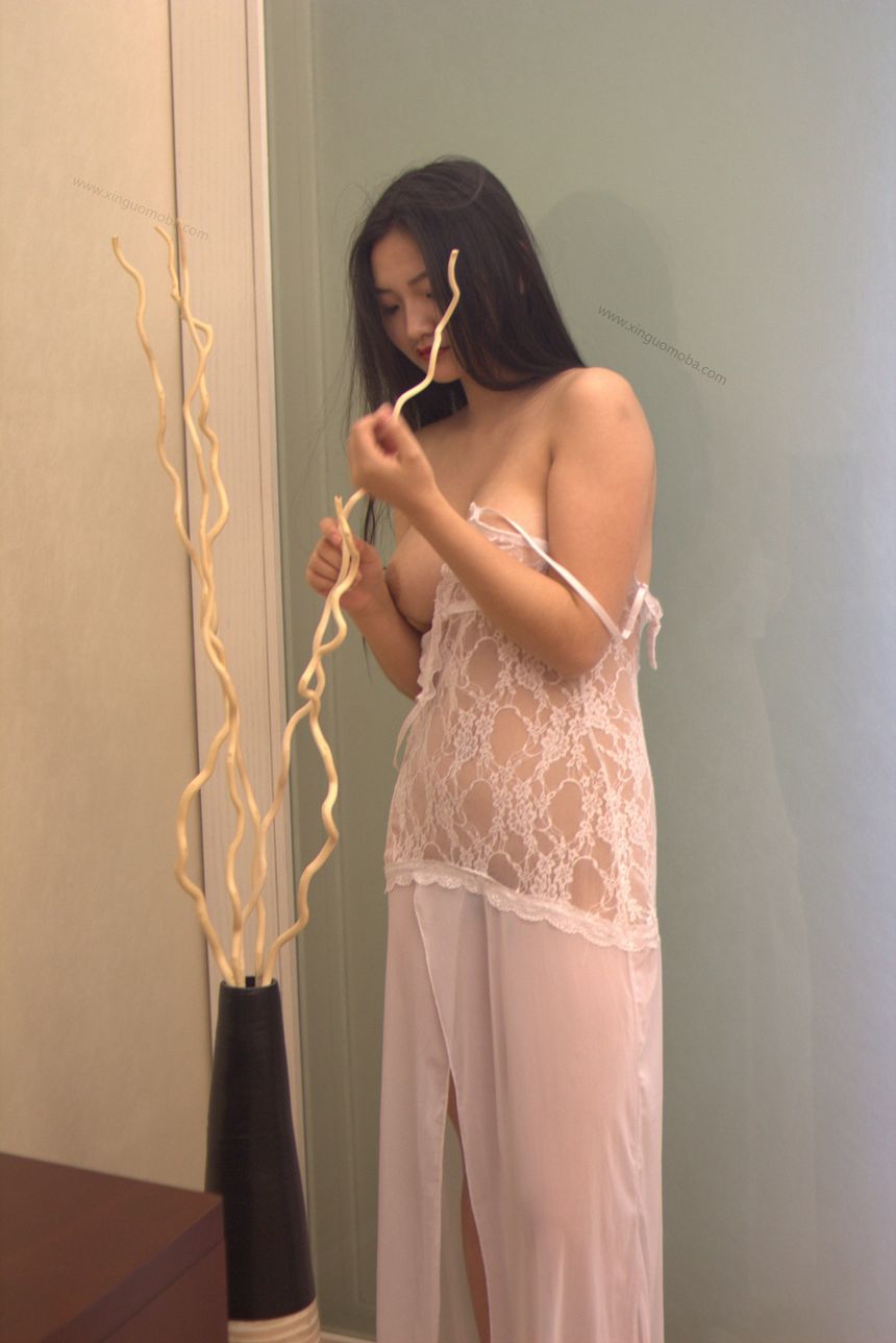 极品美模灵灵私拍无圣光套图（二）[100P]