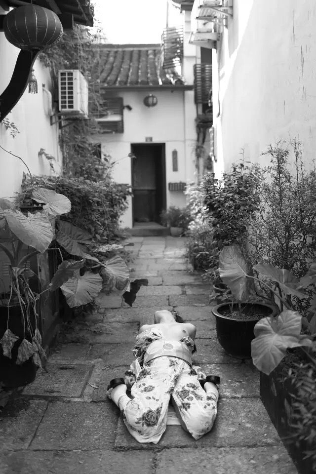 极品美模阿朱户外精选无圣光套图[51P]