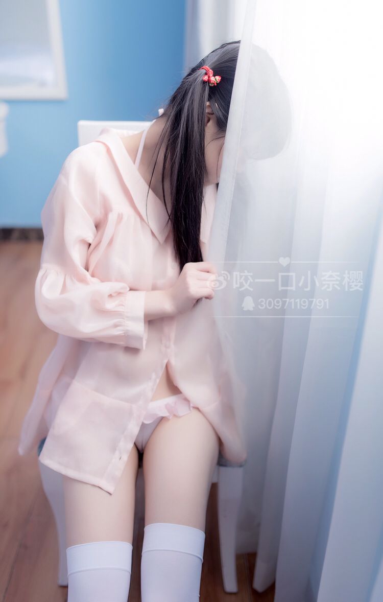 极品萝莉网红咬一口小奈樱粉色睡衣无圣光套图[40P]