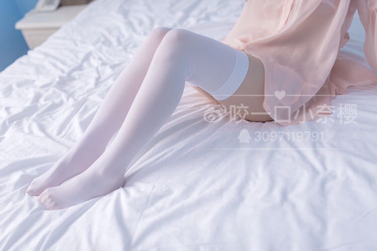 极品萝莉网红咬一口小奈樱粉色睡衣无圣光套图[40P]