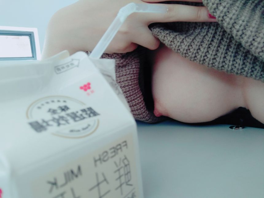 极品萝莉网红安久奈白教室露出无圣光套图[47P]