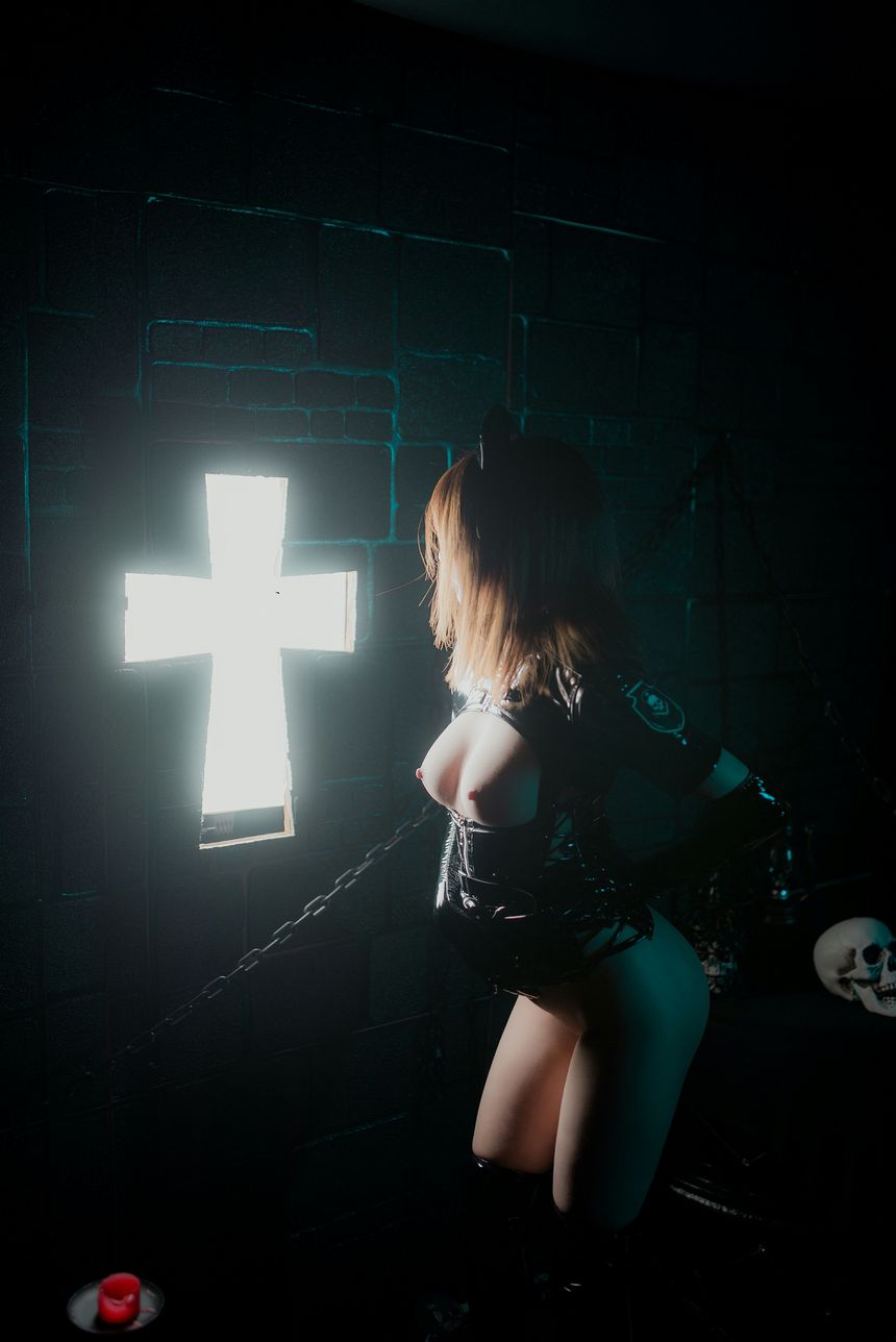 极品萝莉网红柚木暗黑护士撸至深套图[43P/354M]