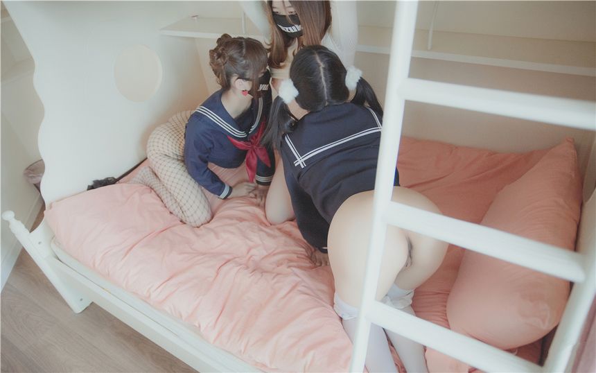 极品萝莉网红柚木玉系列之姊妹母无圣光套图[37P]