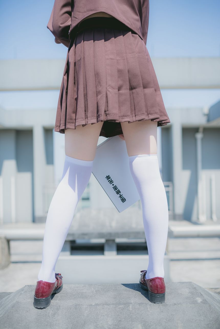 极品萝莉网红柚木私拍无圣光套图[78P]