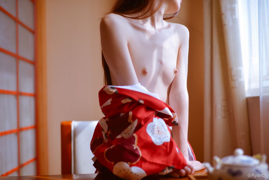 极品萝莉网红萌兰酱和服无圣光套图[100P]