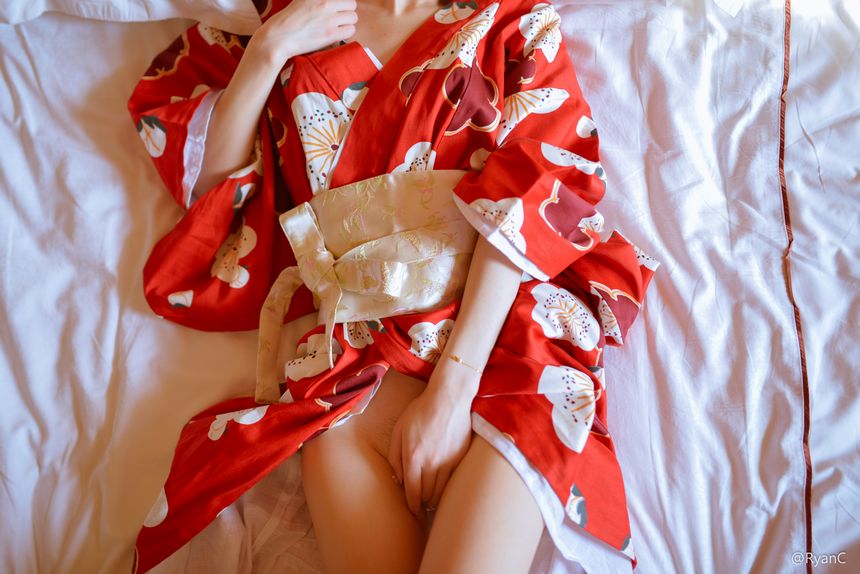 极品萝莉网红萌兰酱和服无圣光套图[100P]