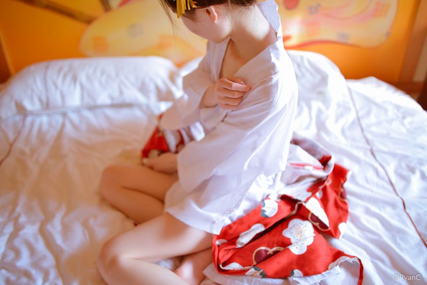 极品萝莉网红萌兰酱和服无圣光套图[100P]