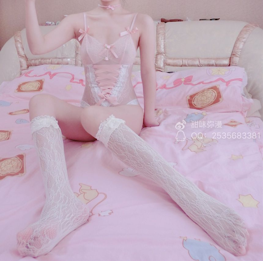 极品萝莉网红萌白酱(甜味弥漫)之蕾丝连体衣无圣光套图[55P]