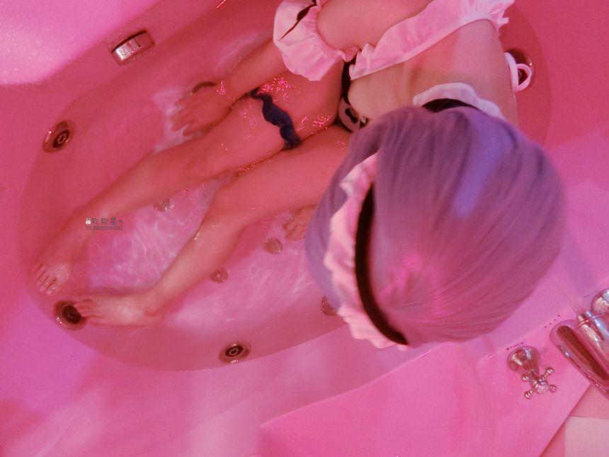 极品萝莉网红软软酱m之蕾姆泳衣无圣光套图[119P]