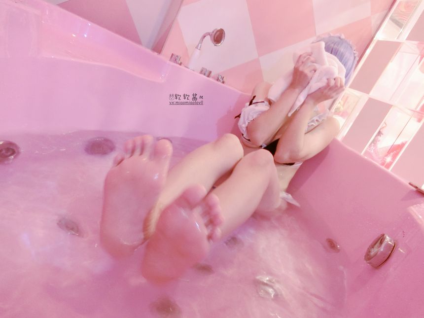 极品萝莉网红软软酱m之蕾姆泳衣无圣光套图[119P]