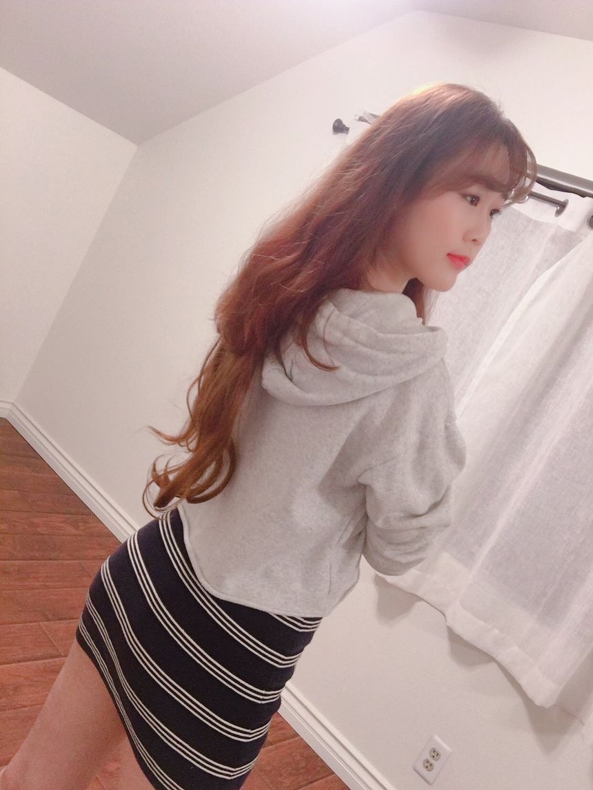 某知名主播私售不雅无圣光套图[53P]