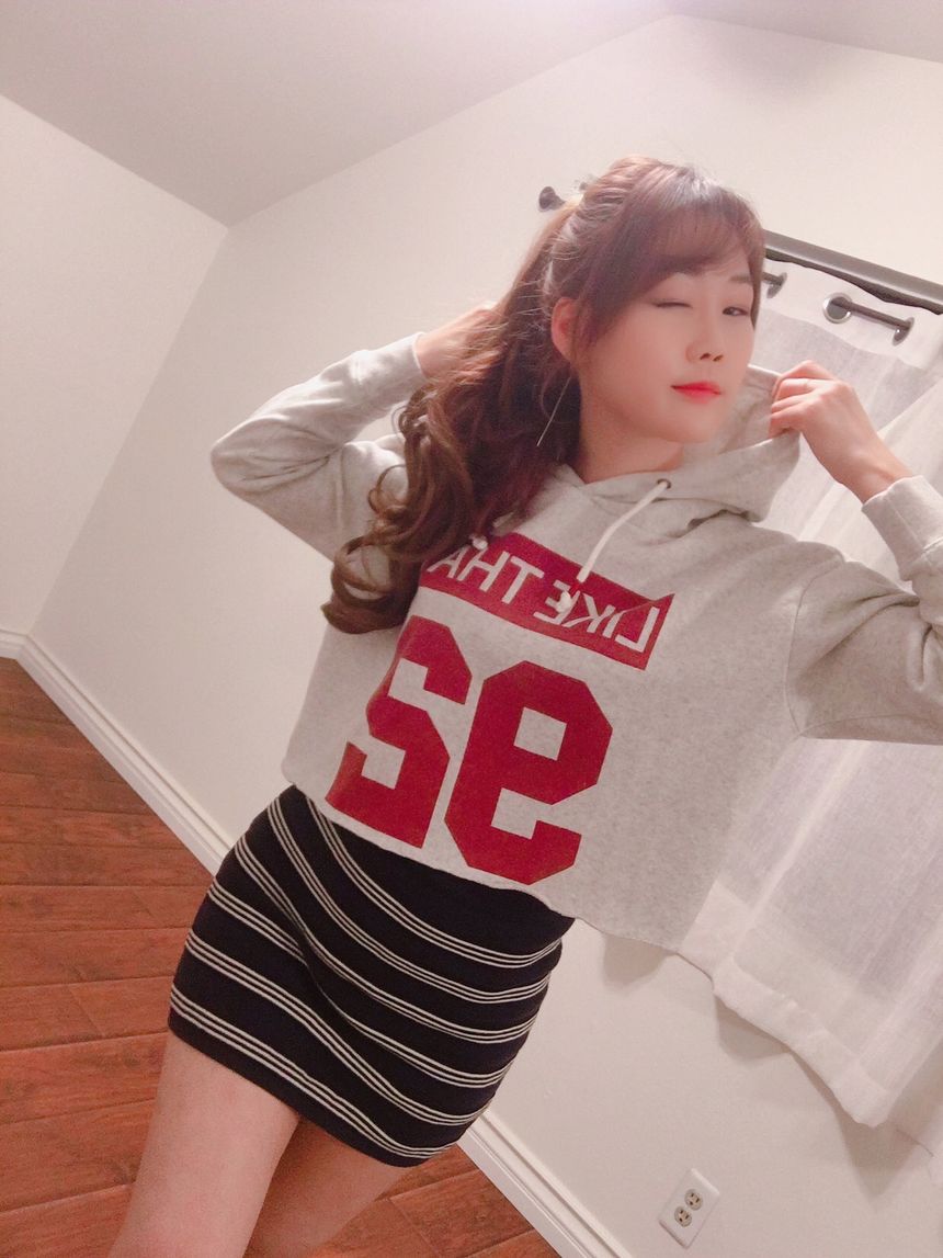 某知名主播私售不雅无圣光套图[53P]