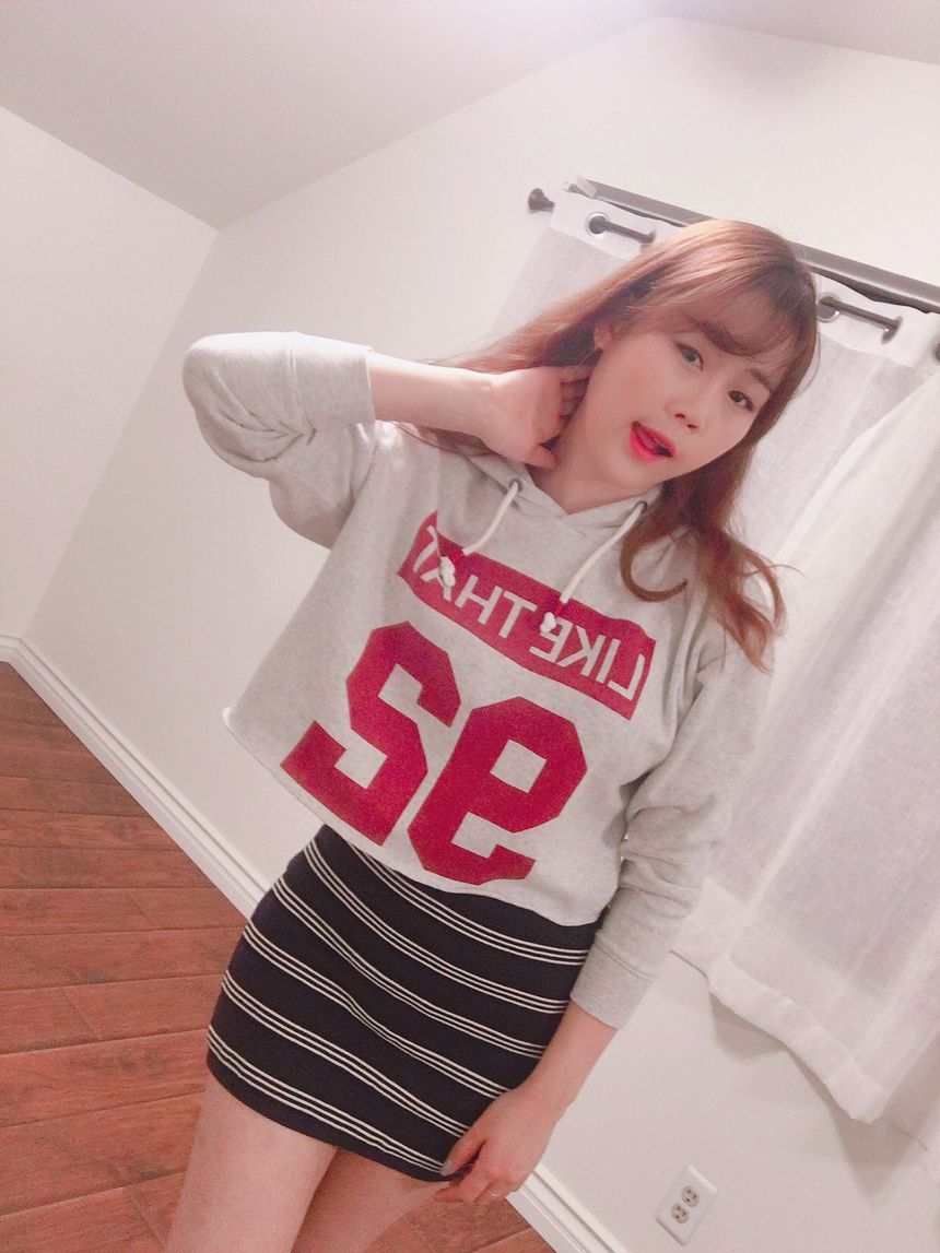 某知名主播私售不雅无圣光套图[53P]