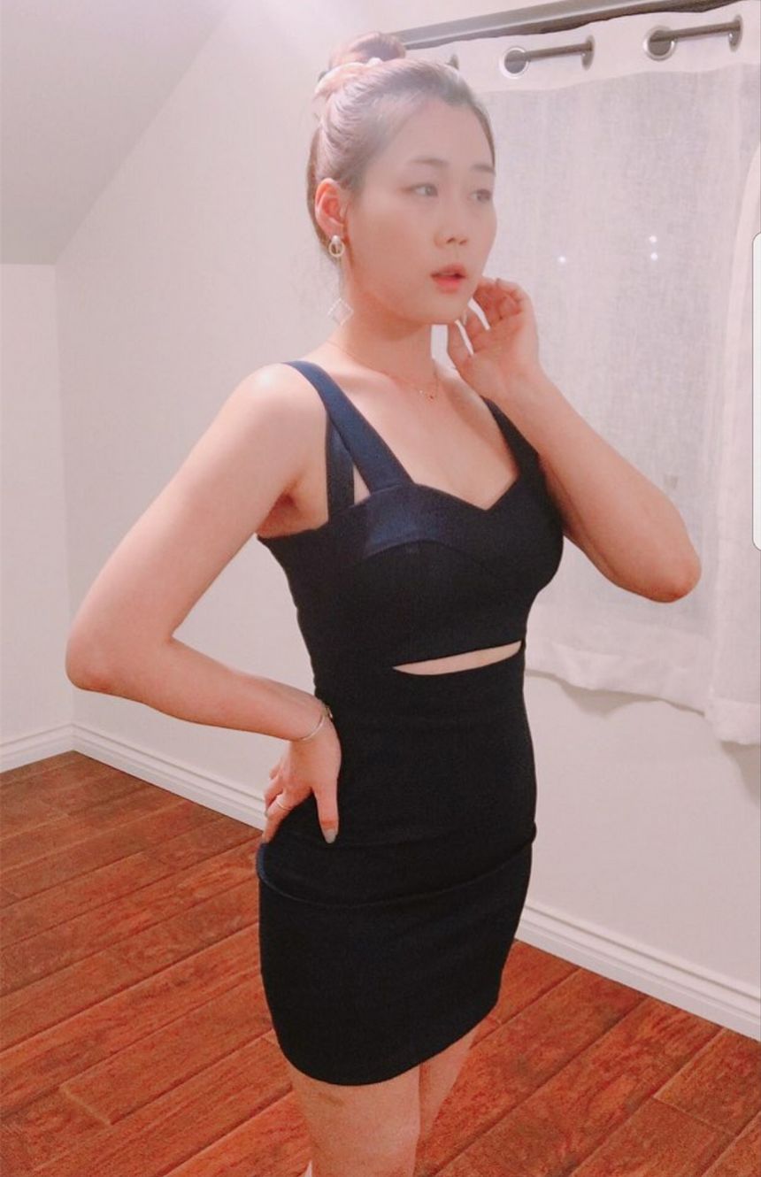 某知名主播私售不雅无圣光套图[53P]