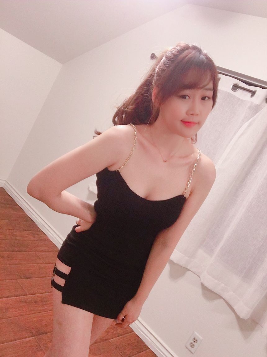 某知名主播私售不雅无圣光套图[53P]