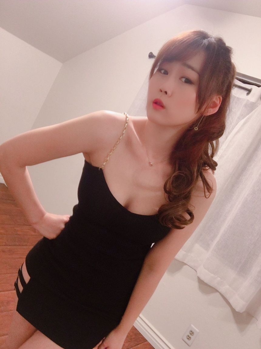 某知名主播私售不雅无圣光套图[53P]