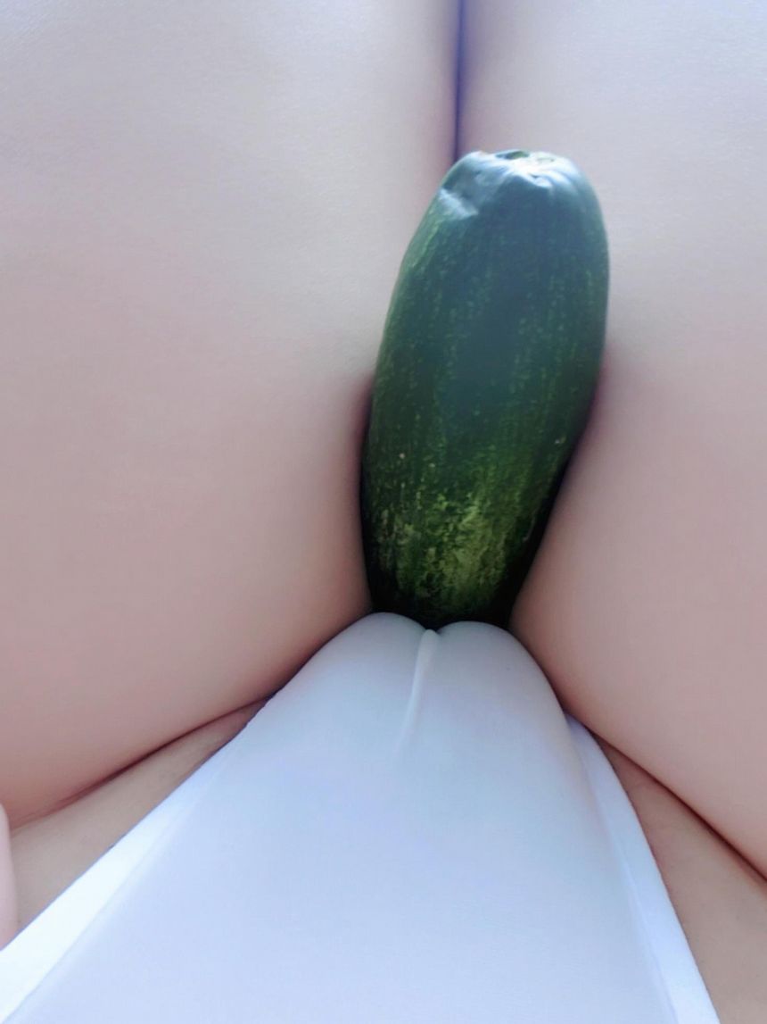 网络红人你们的小秋秋少女与黄瓜大尺度套图[24P]