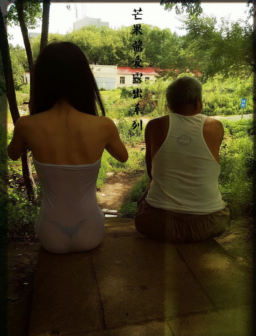 网络红人芒果酱露出系列无圣光套图[68P]