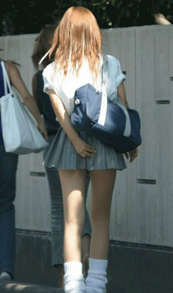 街拍福利 美女都爱齐B小短裙