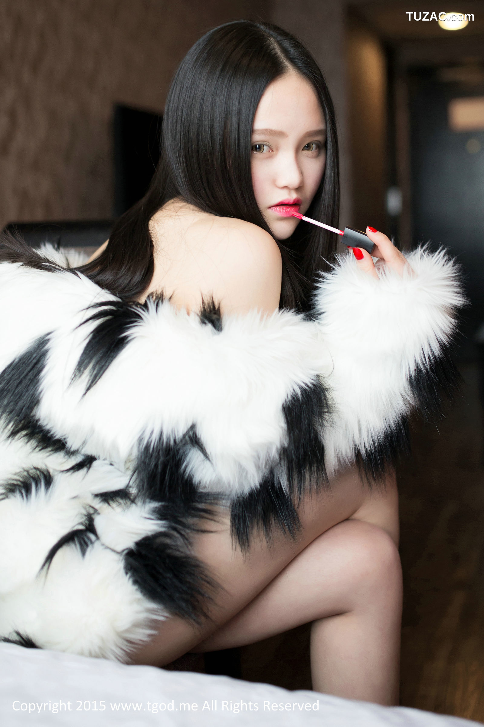TGOD推女神-2015.03.05-可爱女神佩佩Cassie-《皮草VS白衬衣》