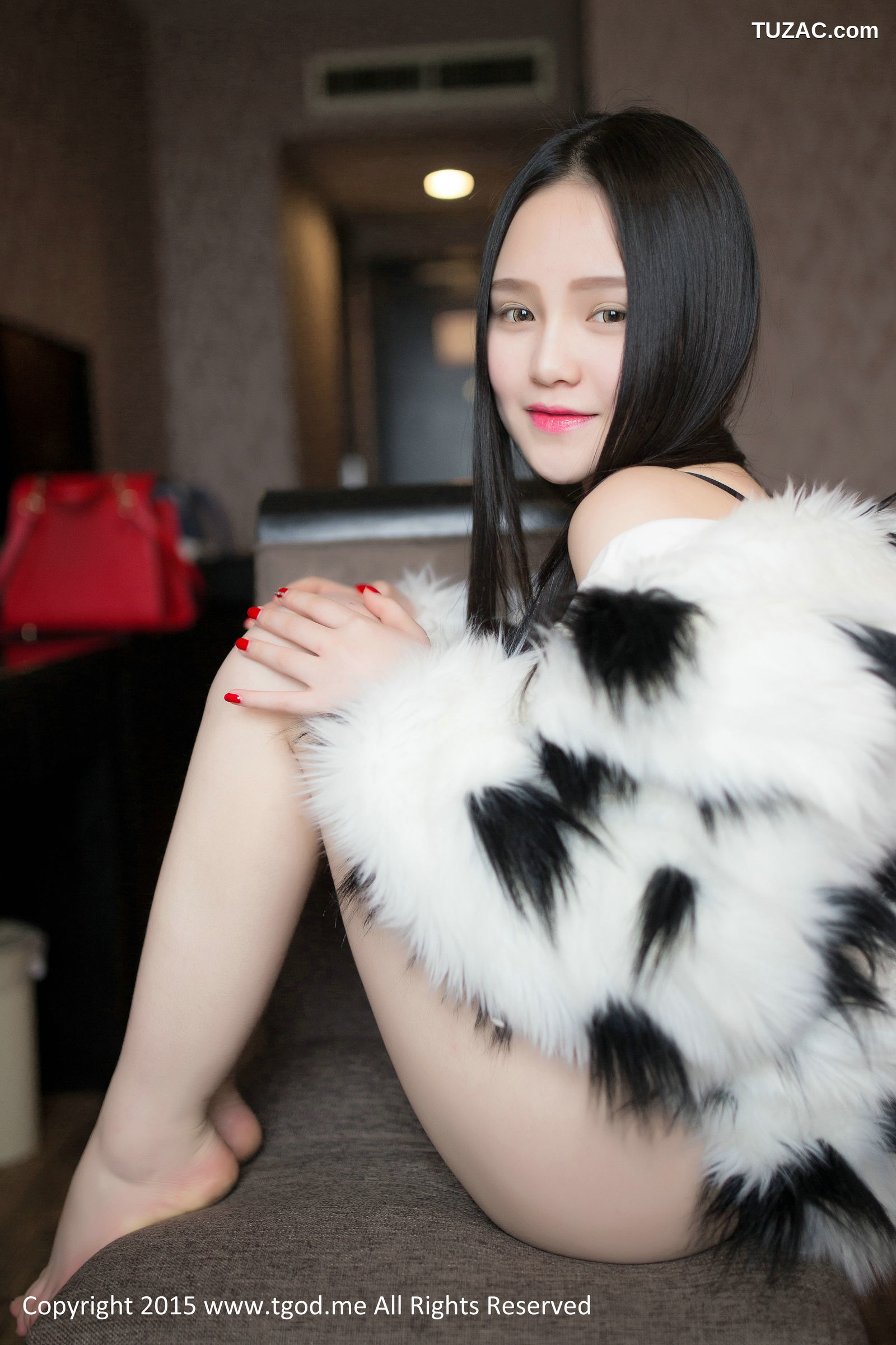 TGOD推女神-2015.03.05-可爱女神佩佩Cassie-《皮草VS白衬衣》