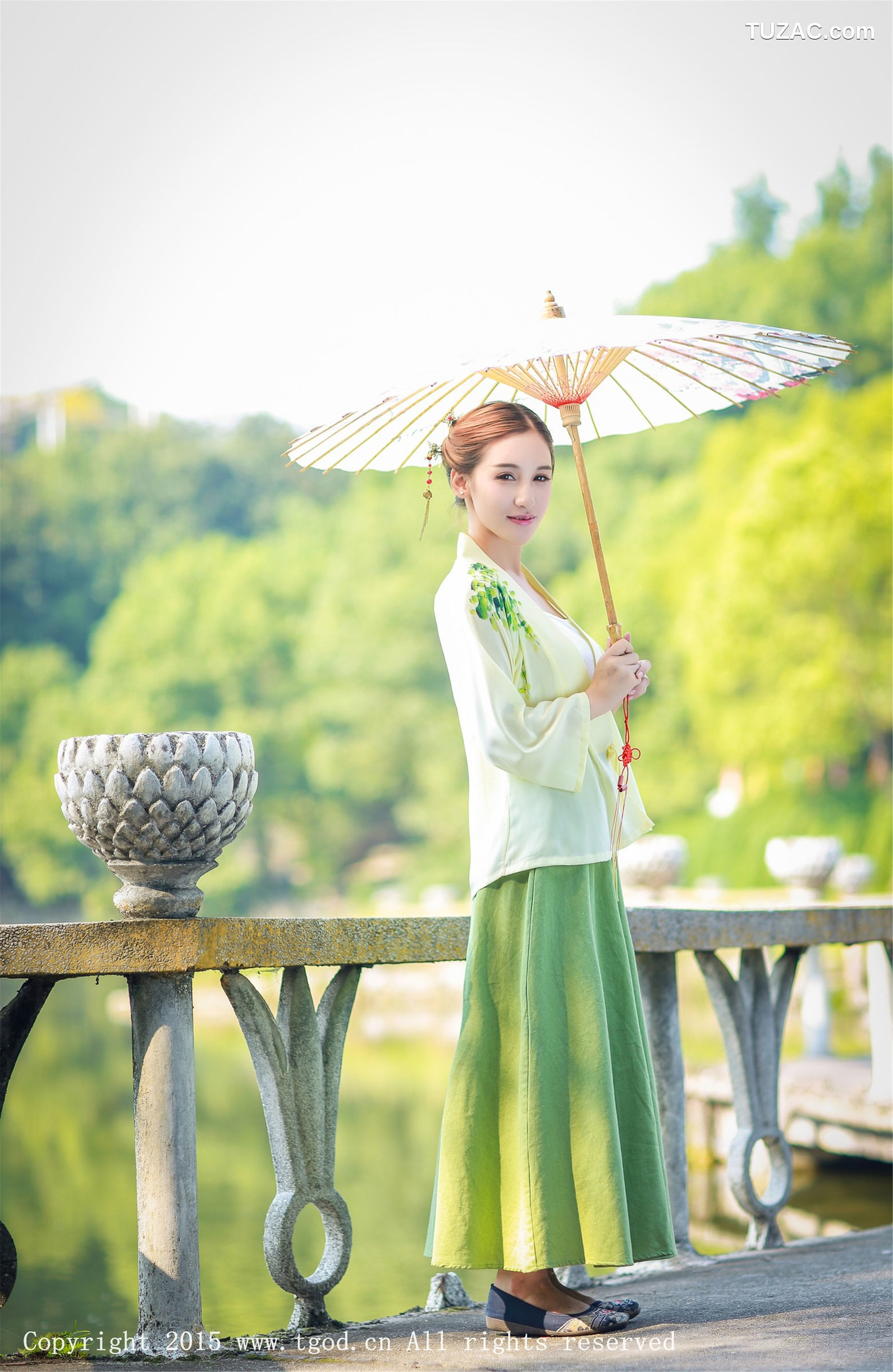 TGOD推女神-2015.09.22-艾希Ice-《女神身着清新汉服-从湖畔缓缓走来》